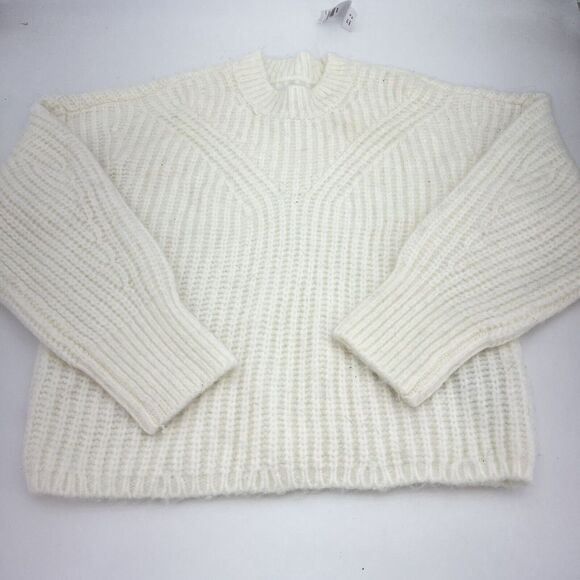 Abercrombie Fitch Cream Fuzzy Knit sweater NWT Size M - Picture 1 of 4